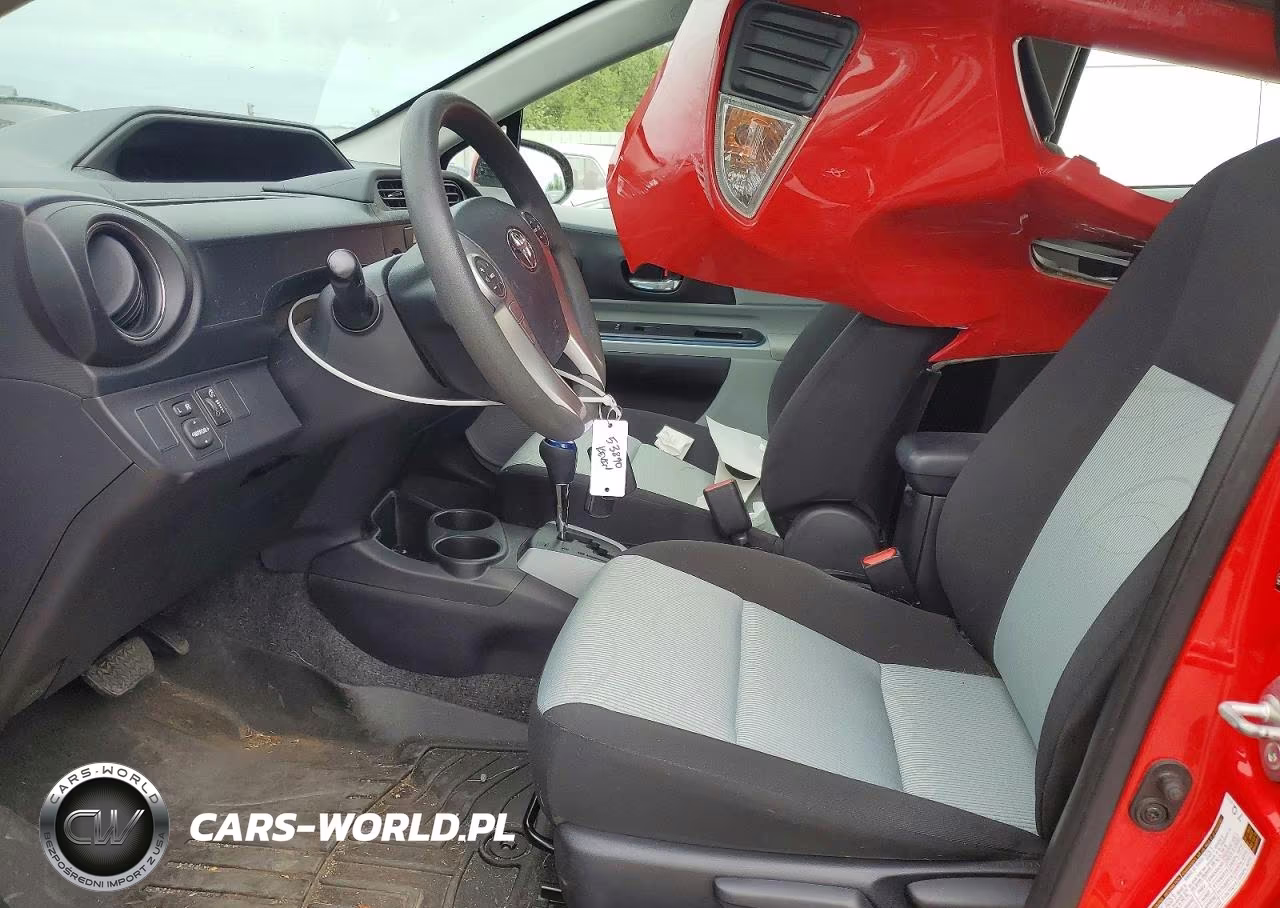 2013 Toyota Prius C Three VIN:JTDKDTB30D1035367 - 7