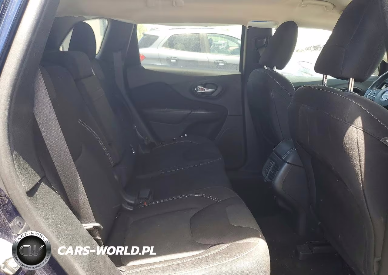 2015 Jeep Cherokee Latitude VIN:1C4PJLCB1FW721301 - 11