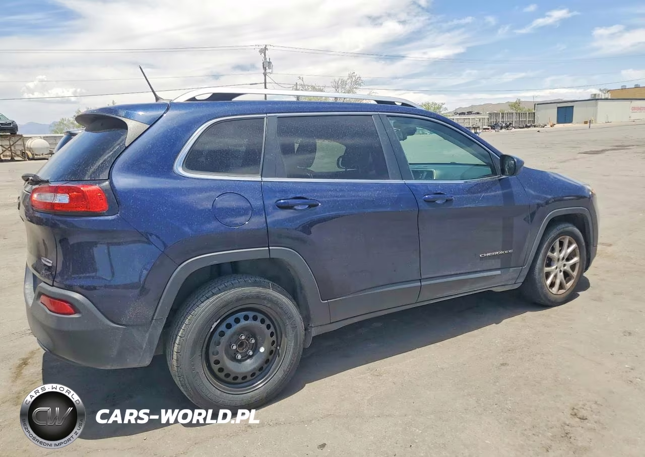 2015 Jeep Cherokee Latitude VIN:1C4PJLCB1FW721301 - 3