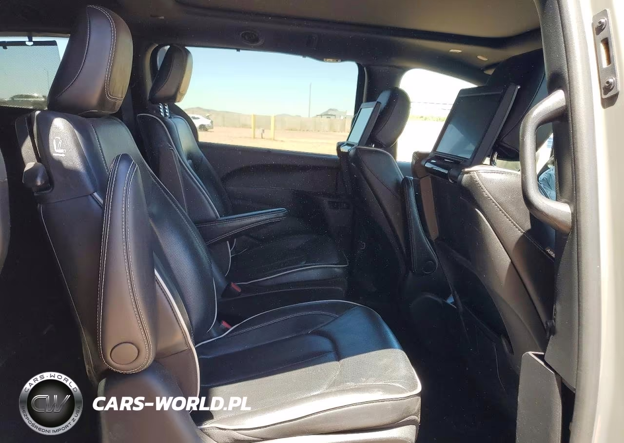 2022 Chrysler Pacifica Hybrid Limited VIN:2C4RC1S75NR137107 - 11