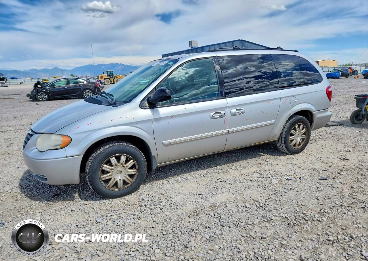 2005 Chrysler Town & Country Touring