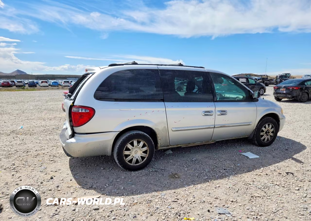 2005 Chrysler Town & Country Touring VIN:2C4GP54L95R180569 - 3
