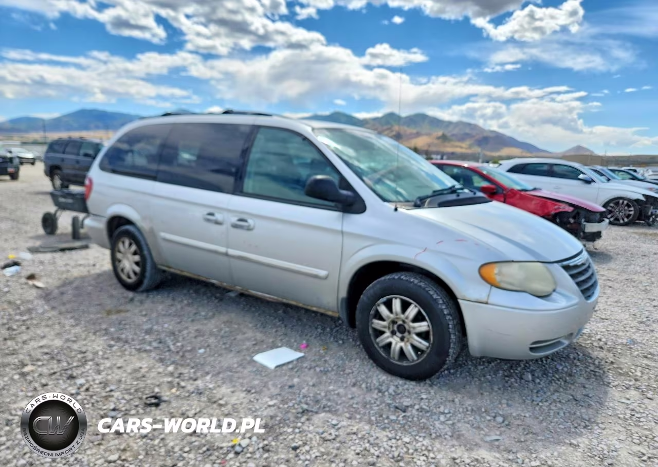 2005 Chrysler Town & Country Touring VIN:2C4GP54L95R180569 - 4