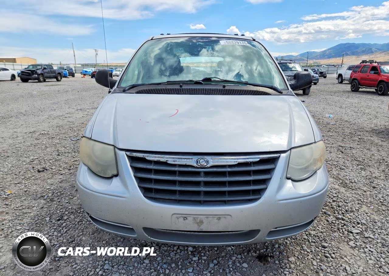 2005 Chrysler Town & Country Touring VIN:2C4GP54L95R180569 - 5