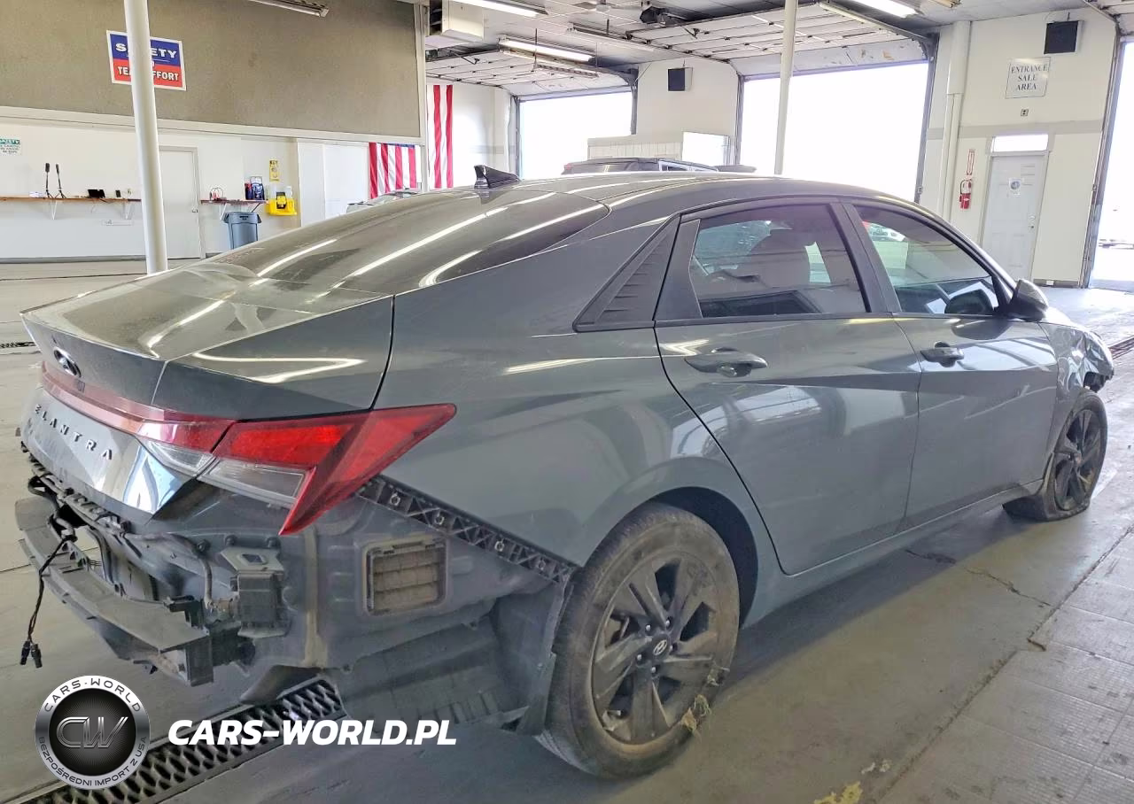 2022 Hyundai Elantra Sel VIN:KMHLM4AG4NU330045 - 3