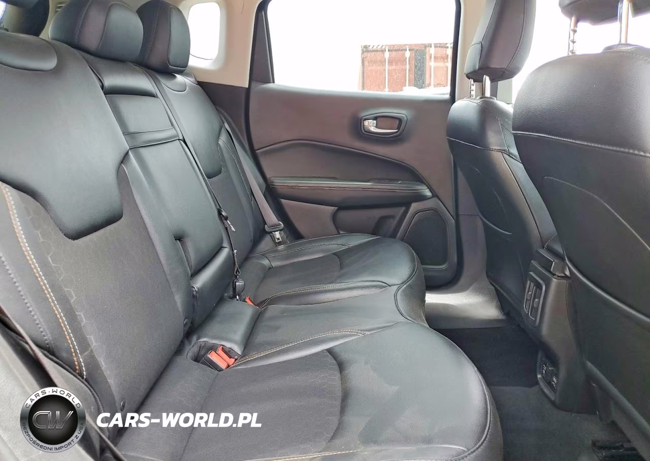2019 Jeep Compass Latitude VIN:3C4NJDBB0KT834235 - 10