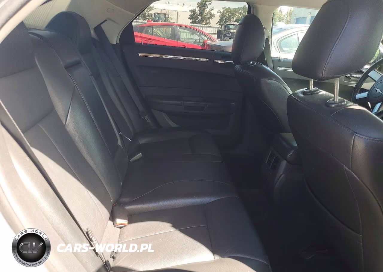 2010 Chrysler 300 Touring VIN:2C3CA5CV5AH185565 - 10