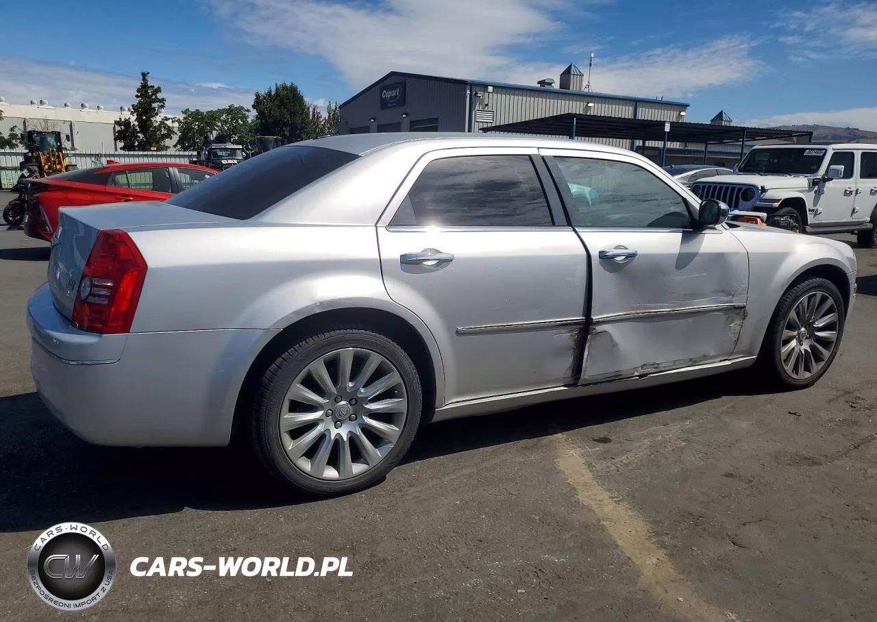 2010 Chrysler 300 Touring VIN:2C3CA5CV5AH185565 - 3