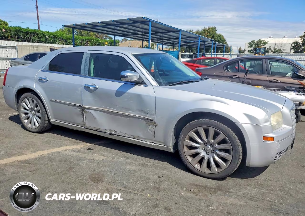 2010 Chrysler 300 Touring VIN:2C3CA5CV5AH185565 - 4