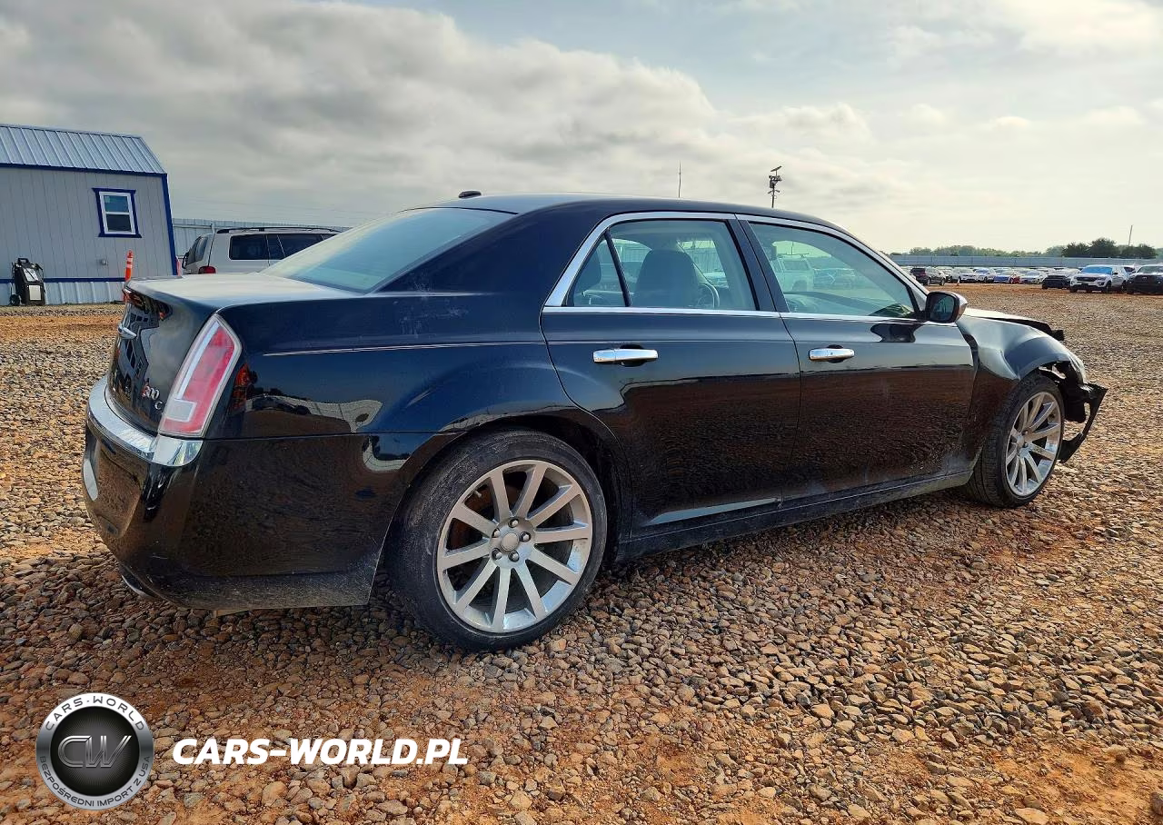 2013 Chrysler 300C Luxury VIN:2C3CCAPG4DH534427 - 3