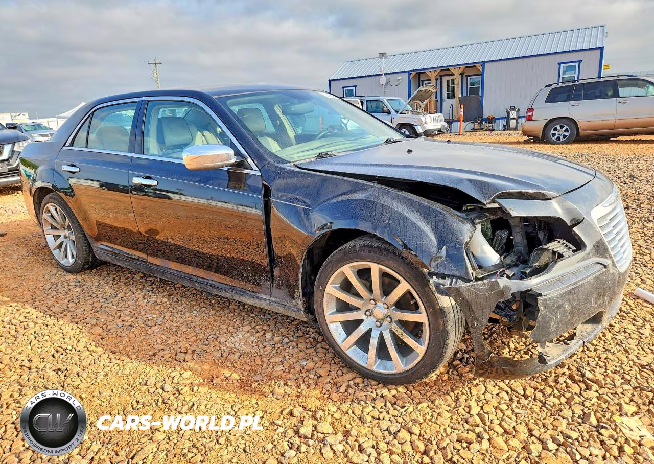2013 Chrysler 300C Luxury VIN:2C3CCAPG4DH534427 - 4