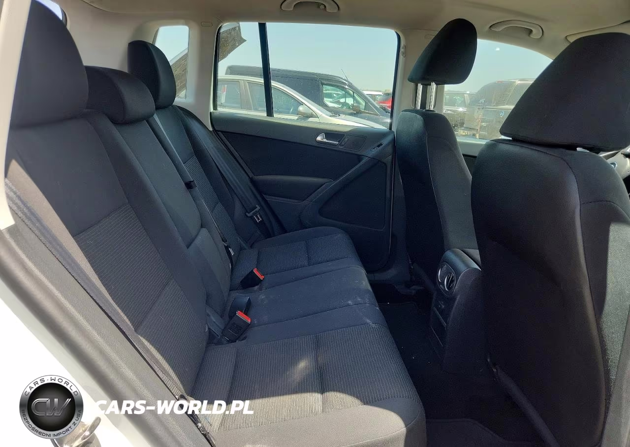 2018 Volkswagen Tiguan Limited VIN:WVGBV7AX5JK005078 - 10