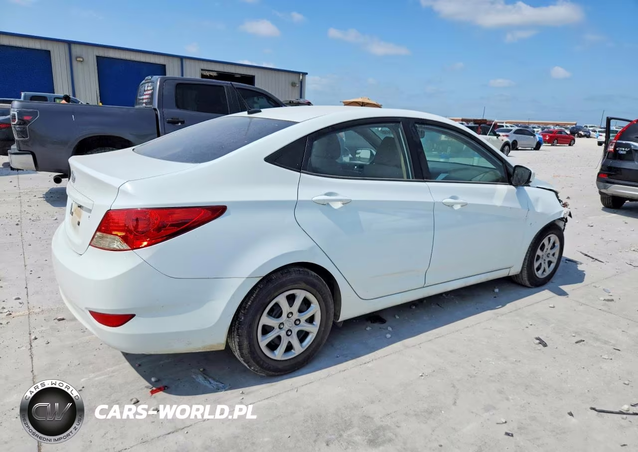 2014 Hyundai Accent Gls VIN:KMHCT4AE0EU749754 - 3