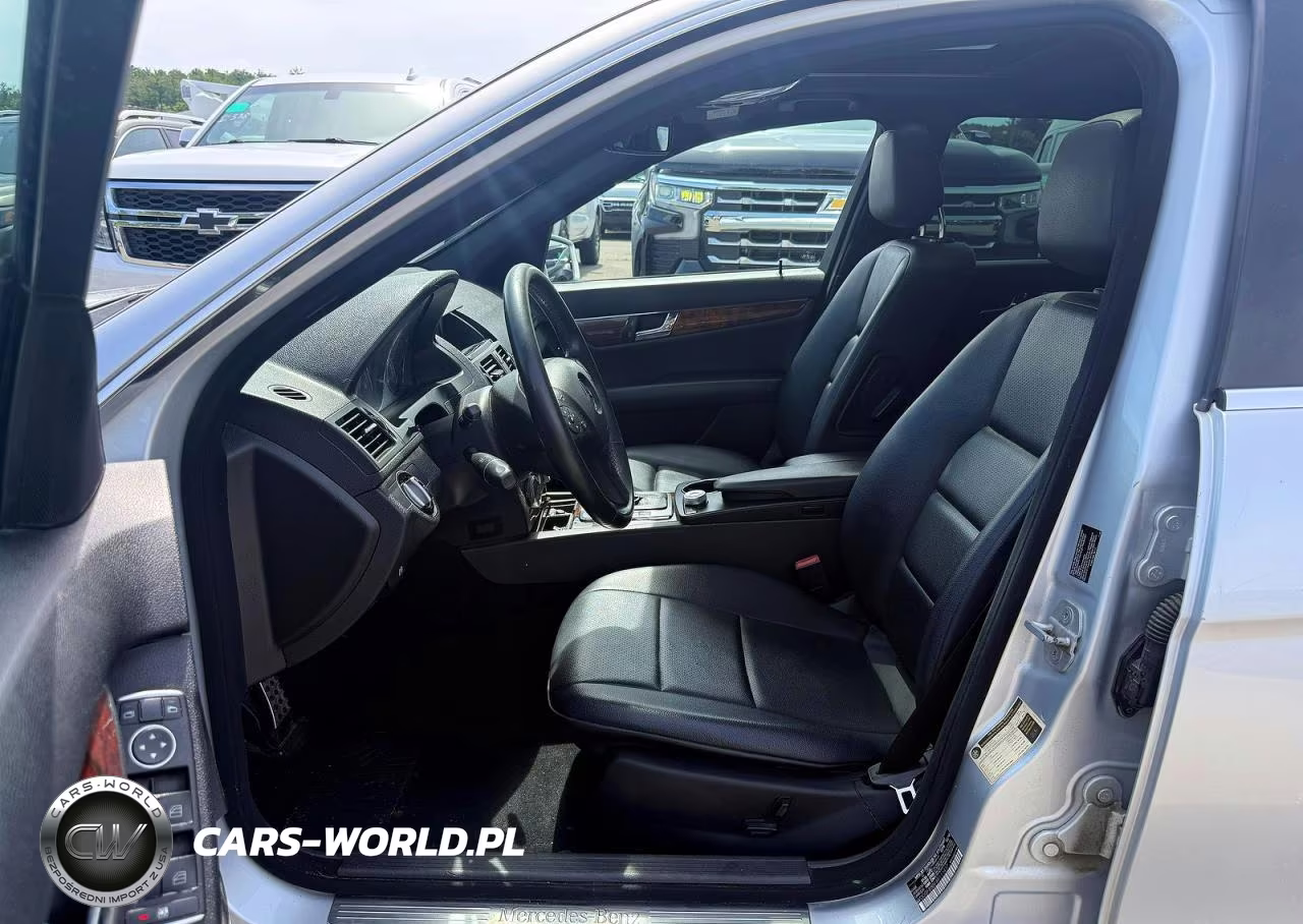 2010 Mercedes-Benz C 300 4Matic VIN:WDDGF8BB9AR111417 - 11