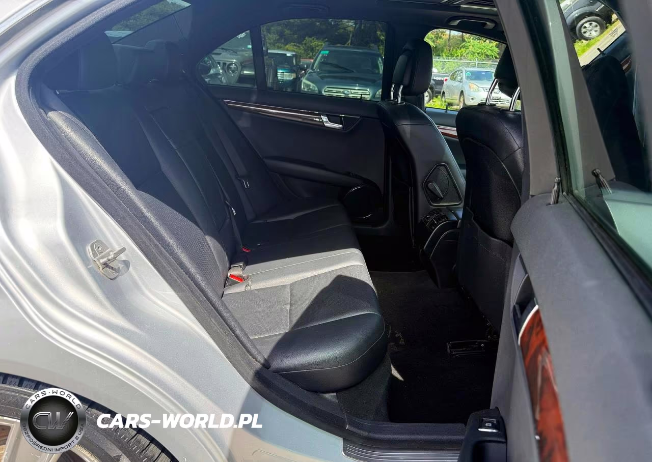 2010 Mercedes-Benz C 300 4Matic VIN:WDDGF8BB9AR111417 - 6