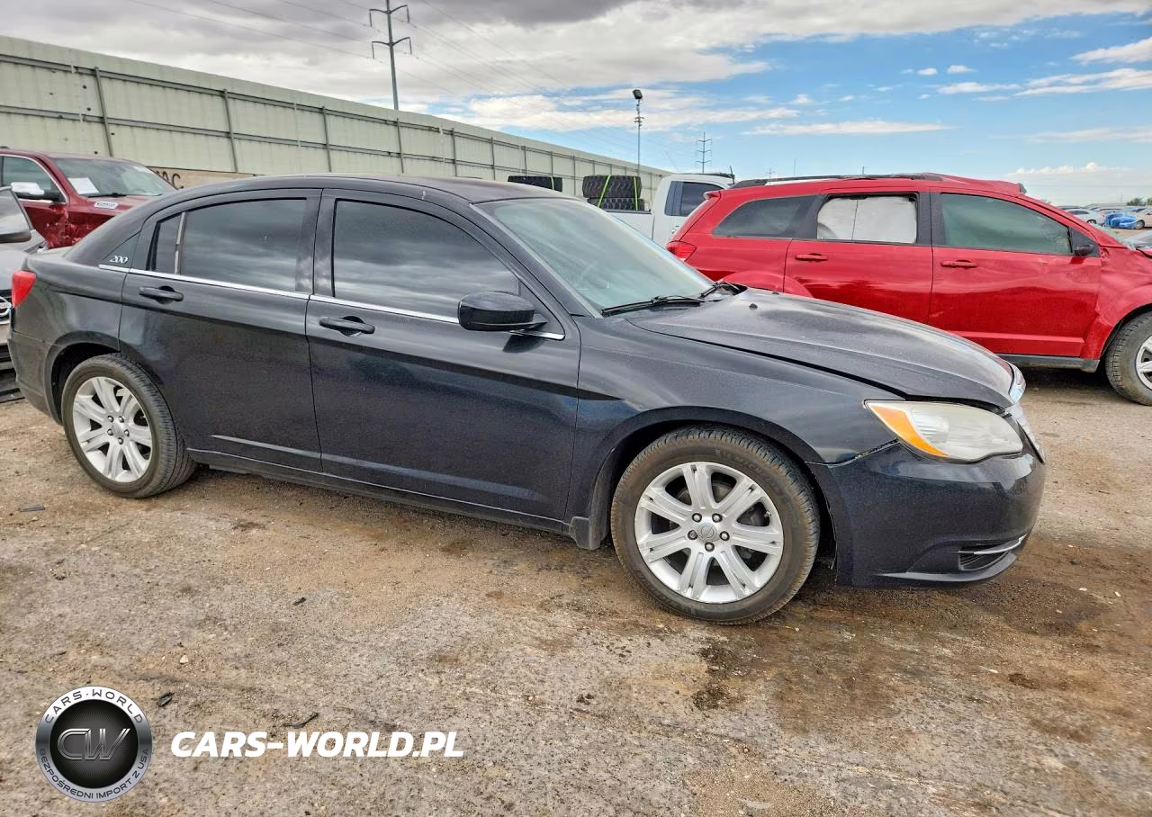 2013 Chrysler 200 VIN:1C3CCBBB4DN592904 - 4