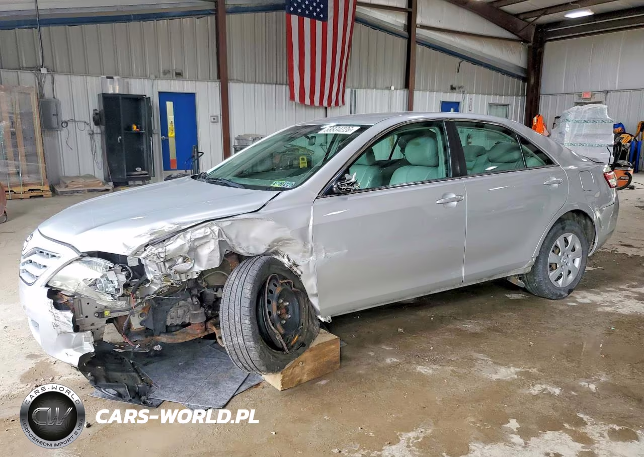 2010 Toyota Camry Le – zdjęcie 1 z 12