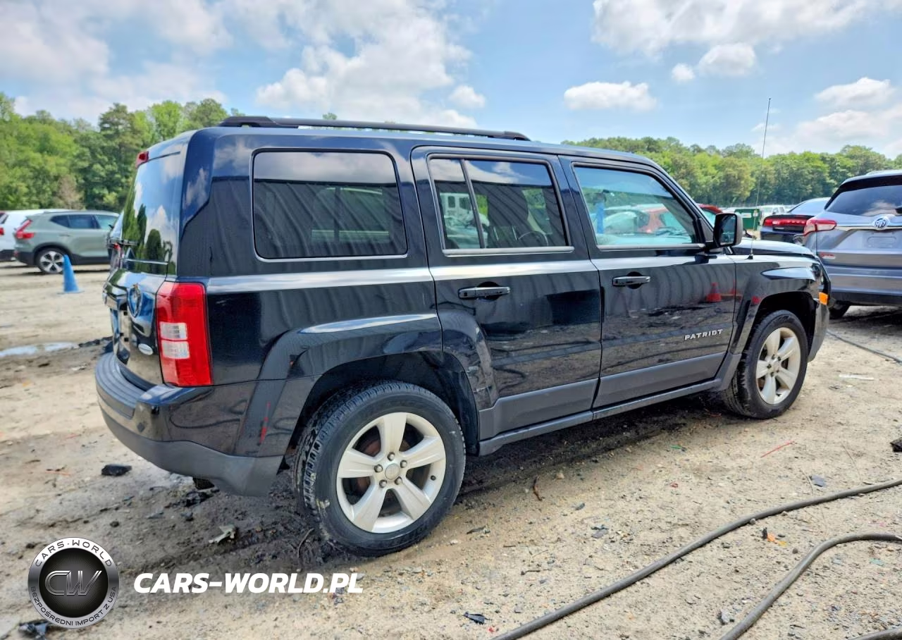 2014 Jeep Patriot Latitude VIN:1C4NJPFB8ED586953 - 3