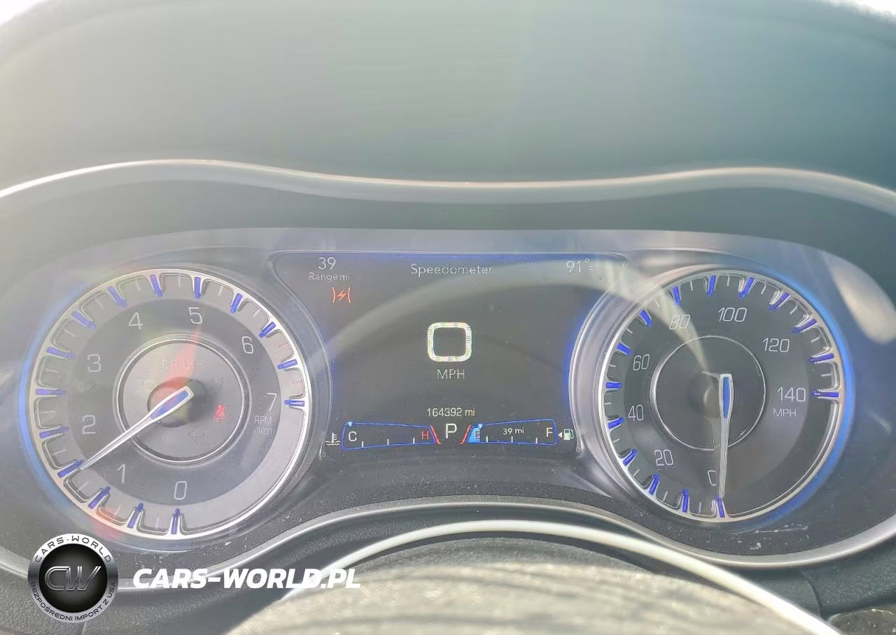 2016 Chrysler 300C VIN:2C3CCAEG1GH151858 - 9