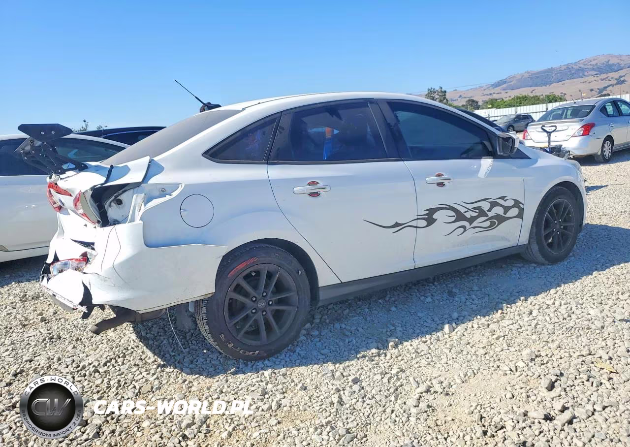 2012 Ford Focus Se VIN:1FAHP3F21CL347791 - 3