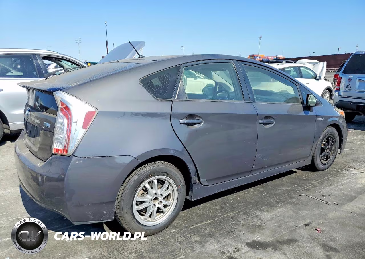 2015 Toyota Prius Two VIN:JTDKN3DU6F0479929 - 3