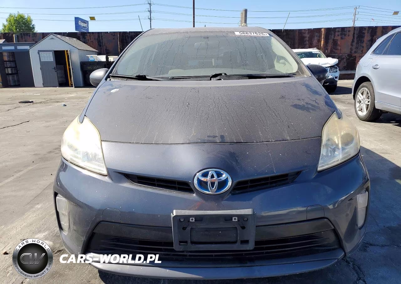 2015 Toyota Prius Two VIN:JTDKN3DU6F0479929 - 5