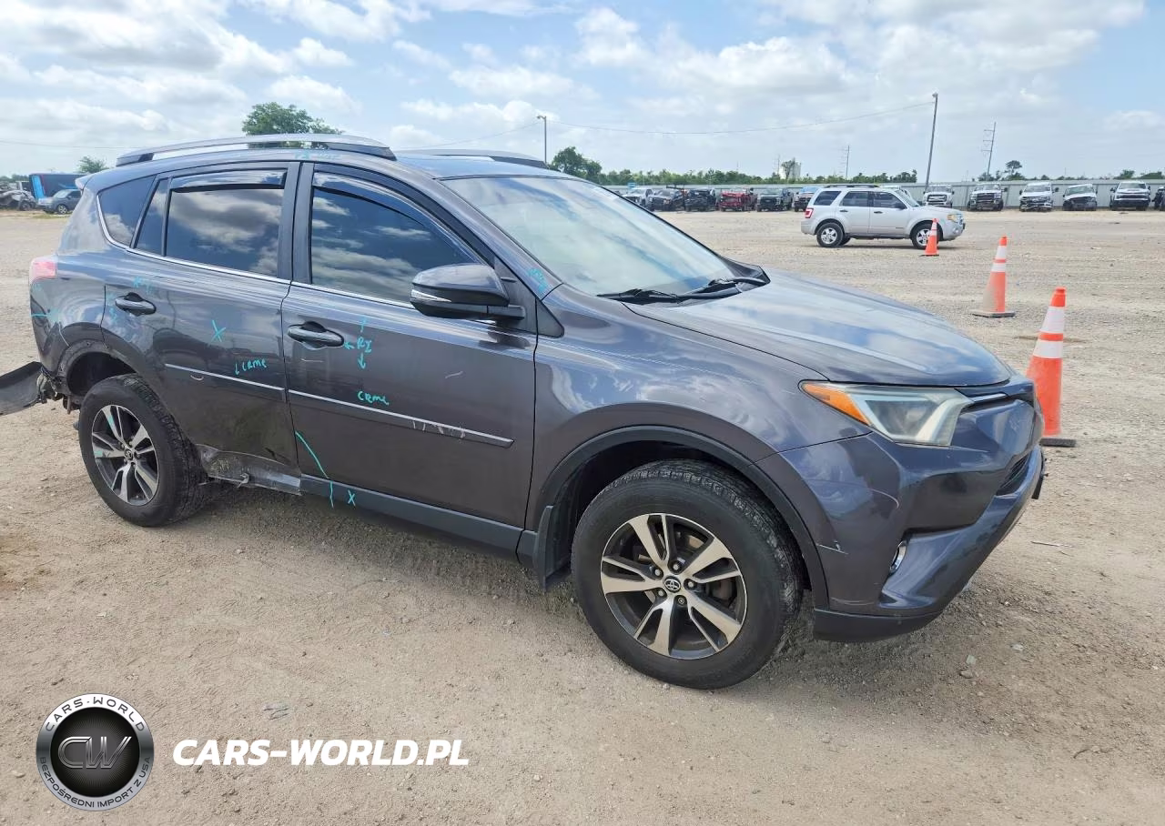 2017 Toyota Rav4 Xle VIN:JTMRFREV6HJ133740 - 4