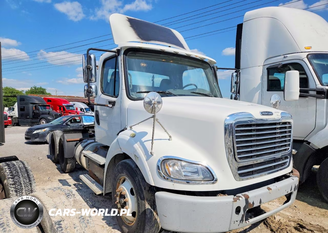2016 Freightliner Business Class M2 Semi Truck