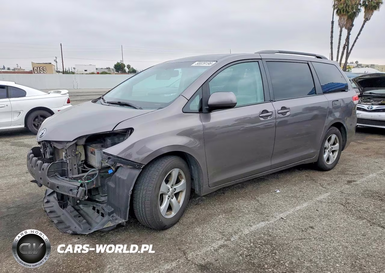 2012 Toyota Sienna Le – zdjęcie 1 z 14
