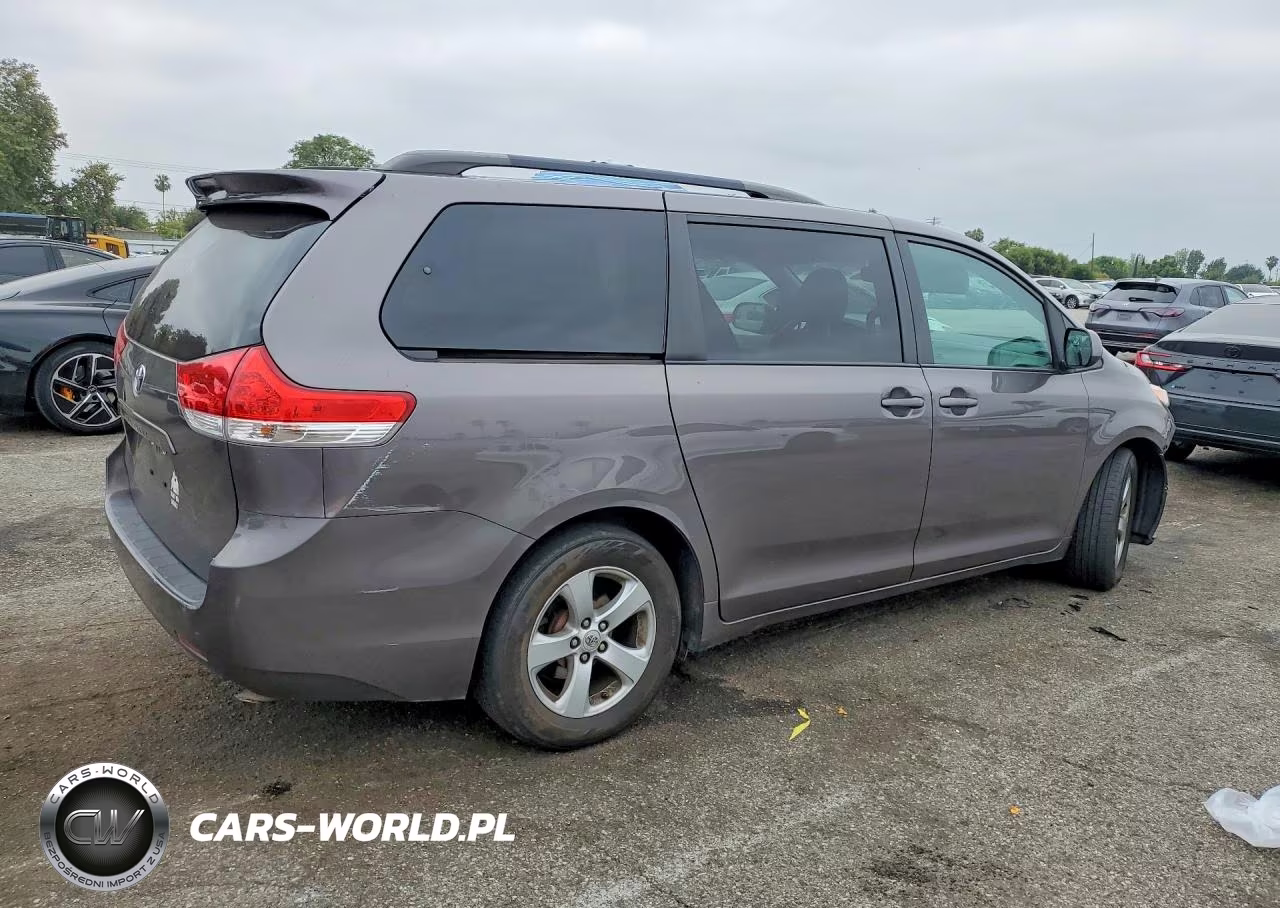 2012 Toyota Sienna Le VIN:5TDKK3DC8CS209092 - 3