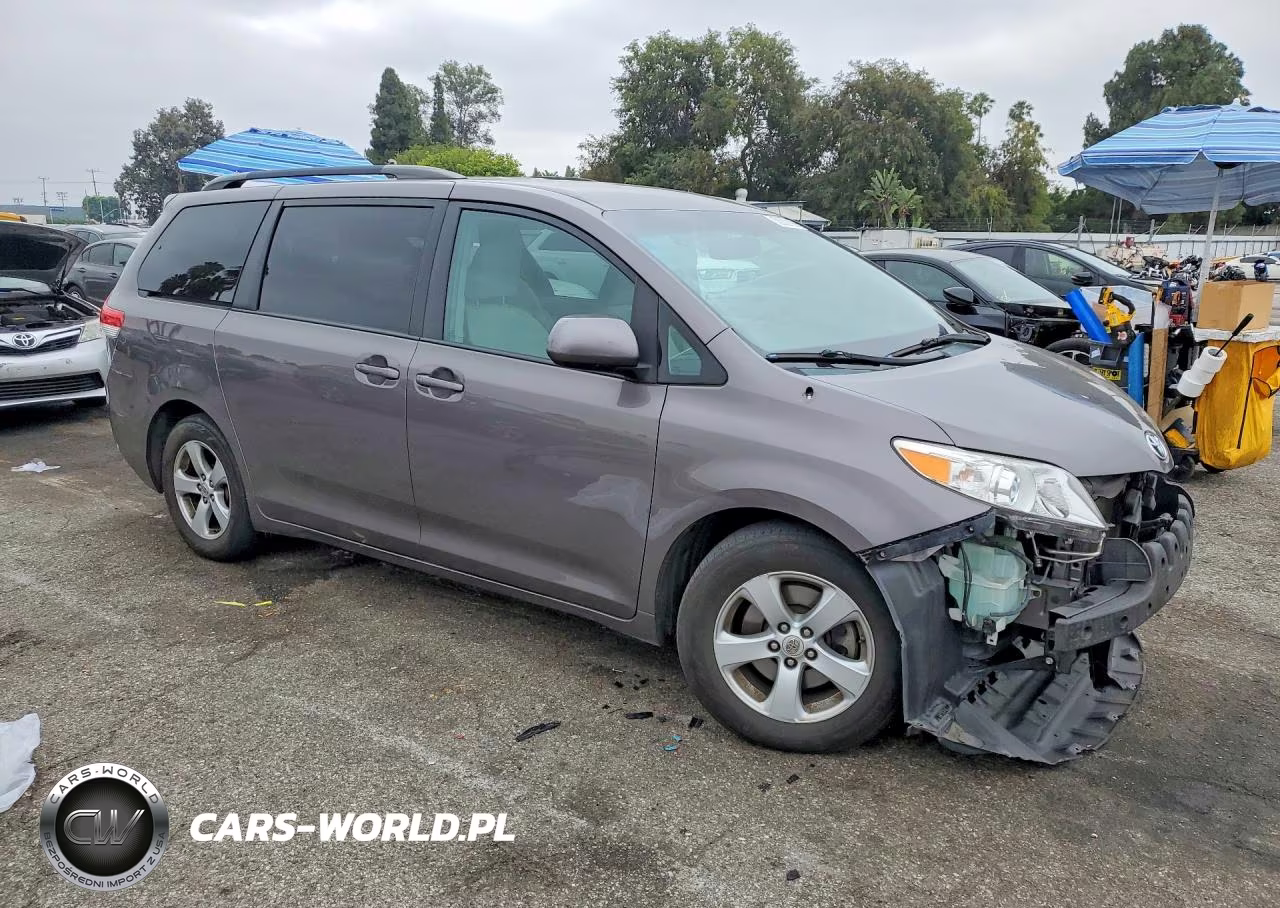 2012 Toyota Sienna Le VIN:5TDKK3DC8CS209092 - 4