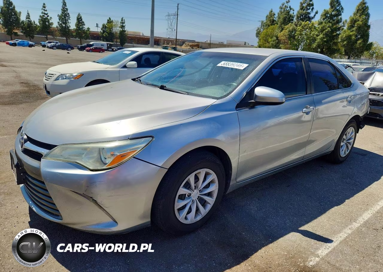 2015 Toyota Camry Le – zdjęcie 1 z 12