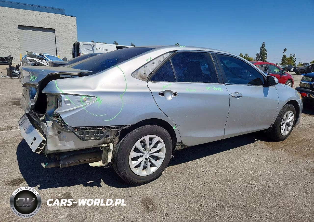 2015 Toyota Camry Le VIN:4T1BF1FK2FU968880 - 3