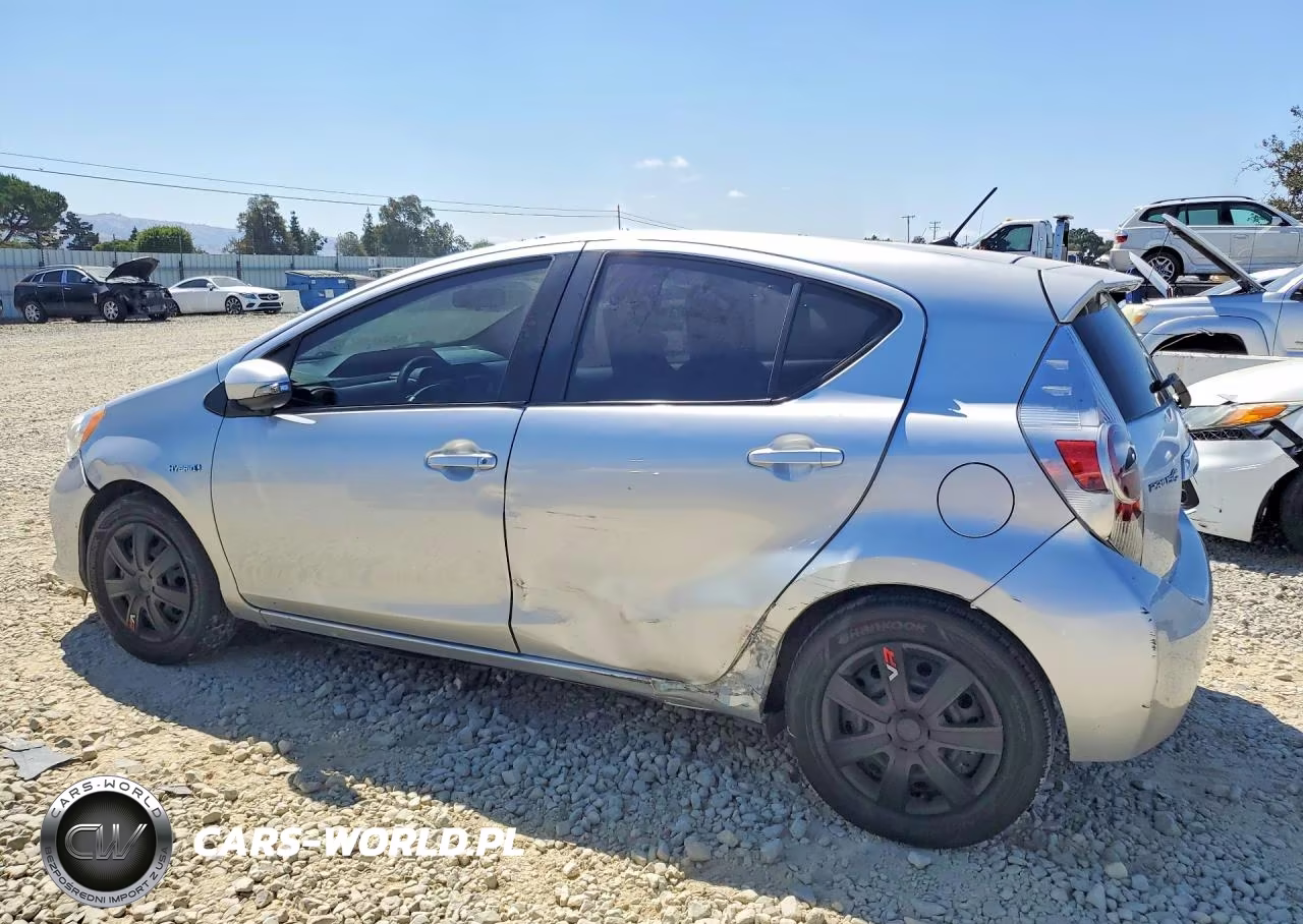 2014 Toyota Prius C One VIN:JTDKDTB3XE1559417 - 2
