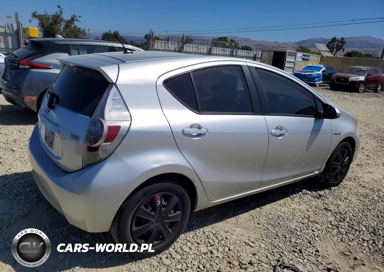 2014 Toyota Prius C One VIN:JTDKDTB3XE1559417 - 3