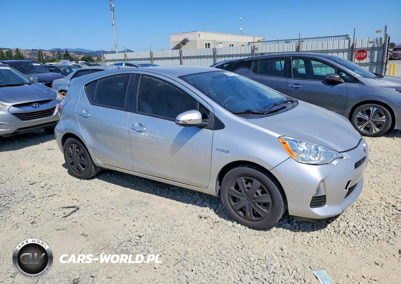 2014 Toyota Prius C One VIN:JTDKDTB3XE1559417 - 4
