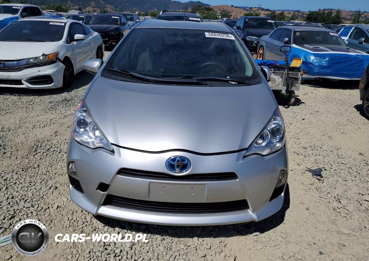 2014 Toyota Prius C One VIN:JTDKDTB3XE1559417 - 5