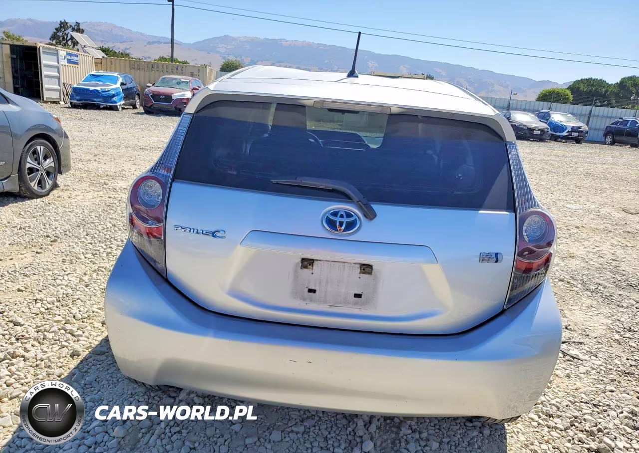 2014 Toyota Prius C One VIN:JTDKDTB3XE1559417 - 6