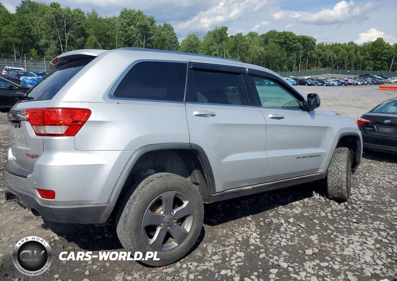 2013 Jeep Grand Cherokee Laredo VIN:1C4RJFAG2DC576079 - 3
