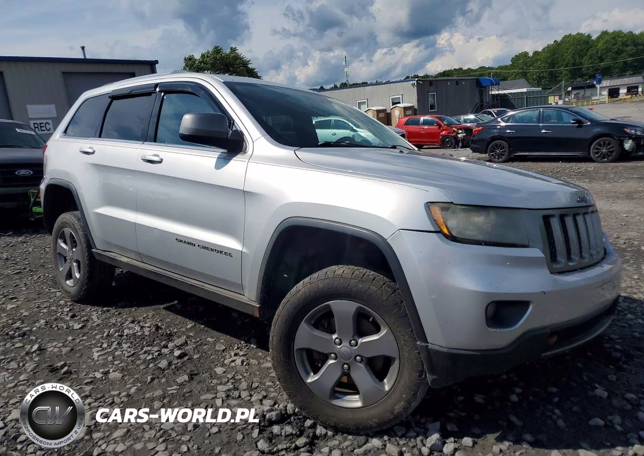 2013 Jeep Grand Cherokee Laredo VIN:1C4RJFAG2DC576079 - 4