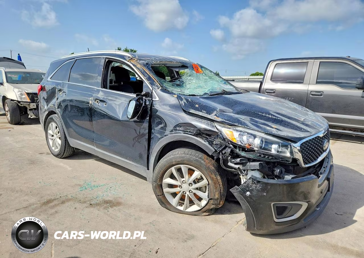 2017 Kia Sorento Lx VIN:5XYPG4A3XHG220617 - 4
