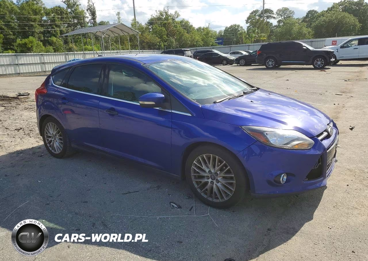 2013 Ford Focus Titanium VIN:1FADP3N2XDL121640 - 4