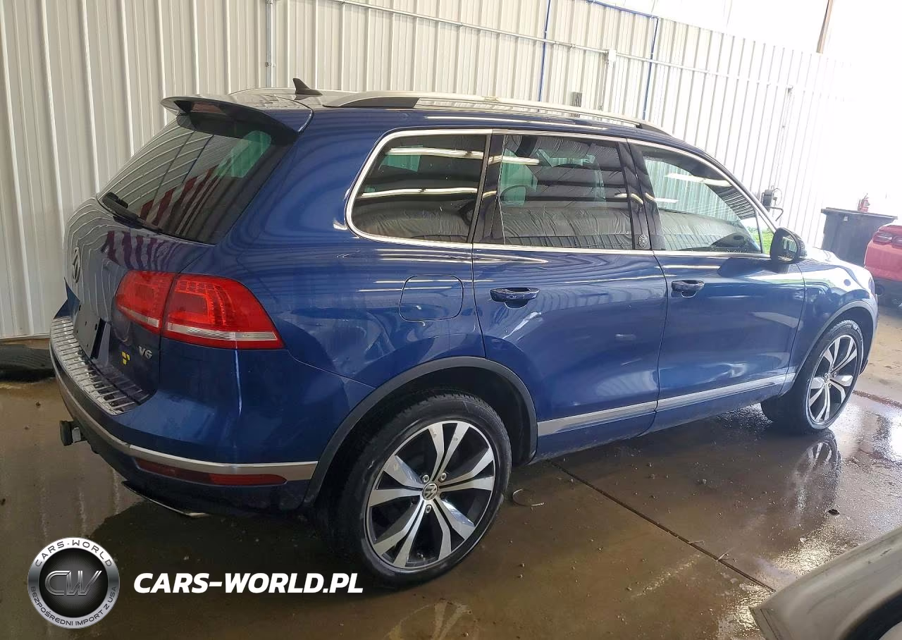 2017 Volkswagen Touareg Wolfsburg VIN:WVGRF7BP9HD004105 - 3