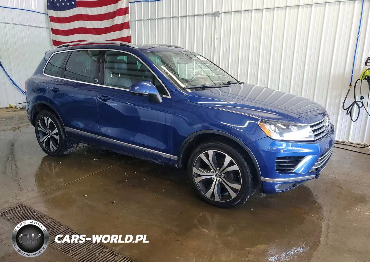 2017 Volkswagen Touareg Wolfsburg VIN:WVGRF7BP9HD004105 - 4