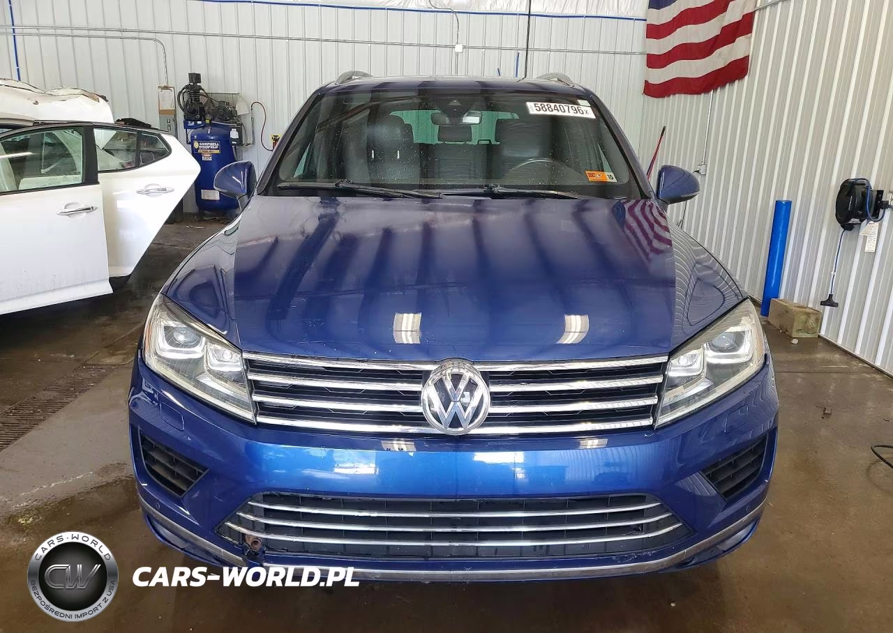 2017 Volkswagen Touareg Wolfsburg VIN:WVGRF7BP9HD004105 - 5