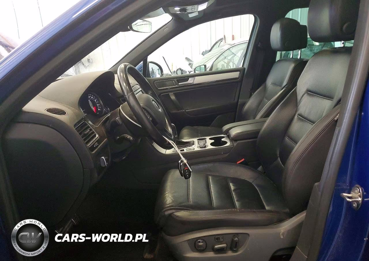 2017 Volkswagen Touareg Wolfsburg VIN:WVGRF7BP9HD004105 - 7