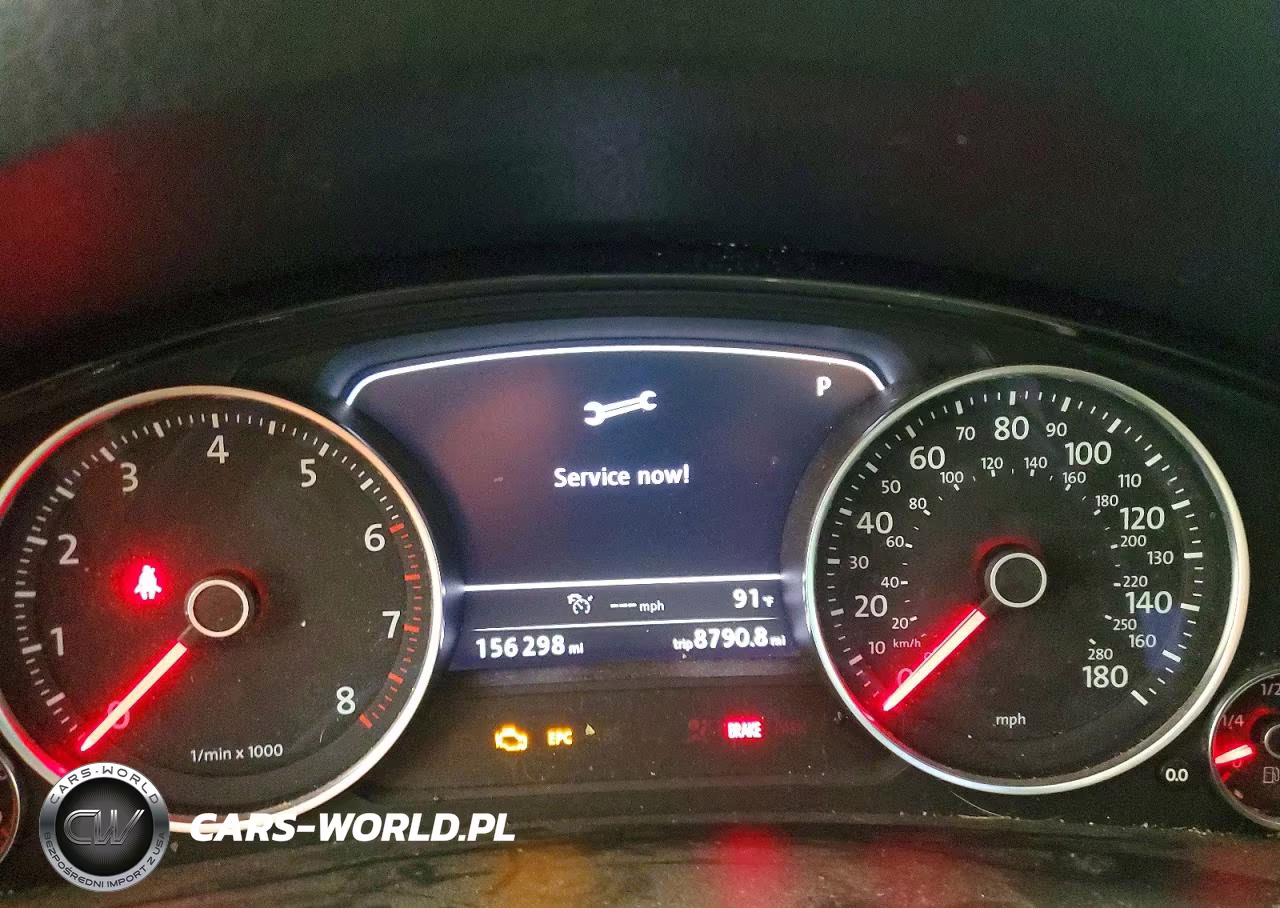 2017 Volkswagen Touareg Wolfsburg VIN:WVGRF7BP9HD004105 - 9