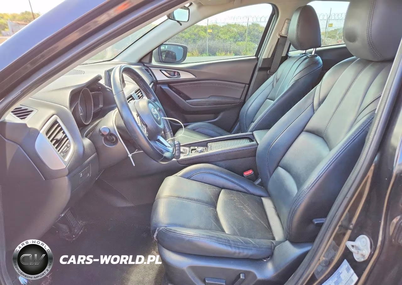 2018 Mazda 3 Touring VIN:3MZBN1V33JM174840 - 7