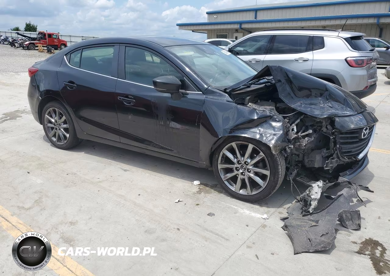 2018 Mazda 3 Touring VIN:3MZBN1V3XJM204254 - 4