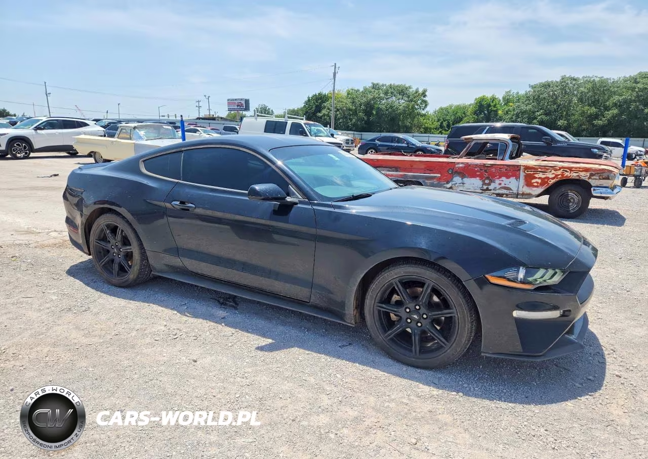 2018 Ford Mustang VIN:1FA6P8TH7J5135623 - 4